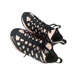 Nike women’s size 6 ACG sneakers